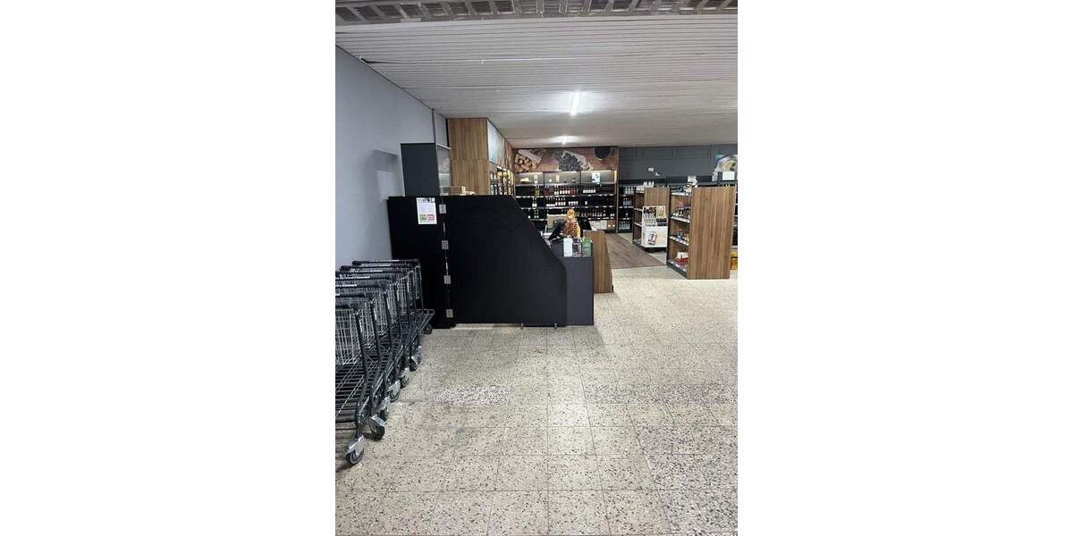 Sehr gepflegtes Ladenlokal in unmittelbarer Nähe zu Aldi zimmer