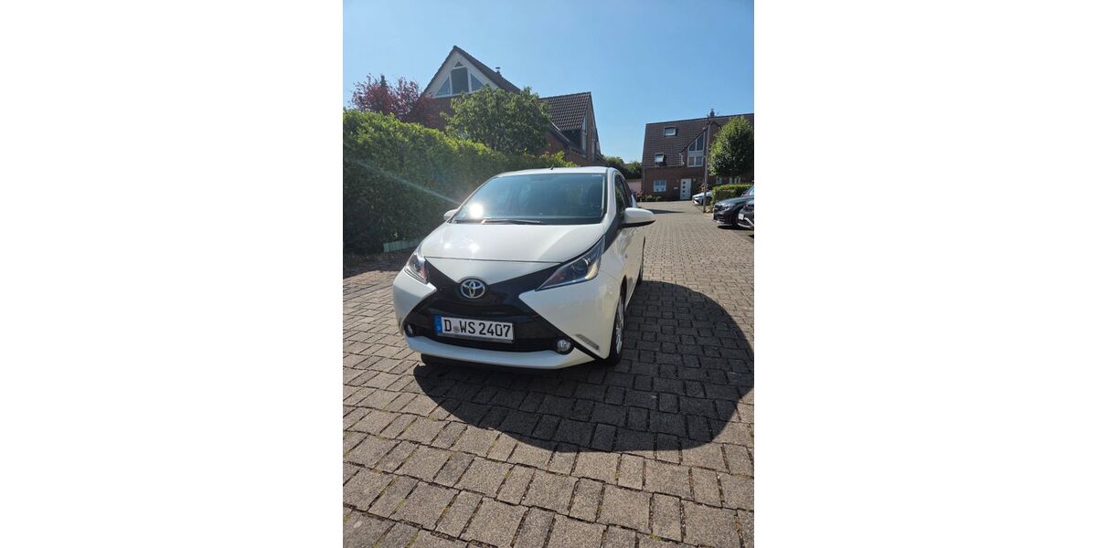 Toyota Aygo (X) 81.756 km 7.200 &euro; Meerbusch 40670