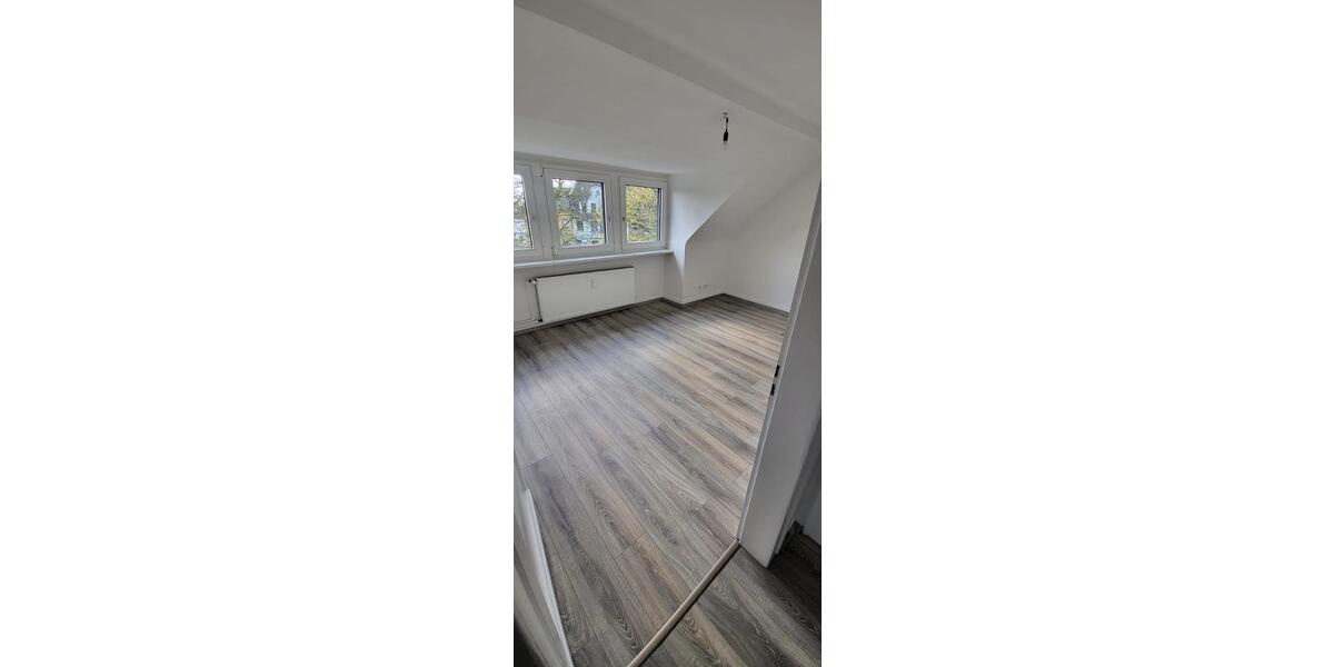 Dachgeschoßwohnung Duisburg Essenberg - 3 Zimmer, 73 m&sup2;, 529&euro; | Angebot:24979248