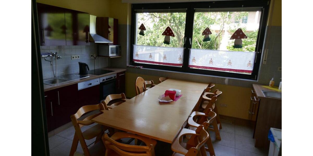 5 große helle Räume Parterre zentrumsnah, Garten und Parkplätze zimmer