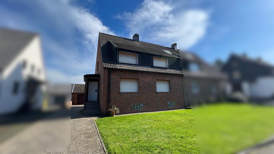 Doppelhaushälfte, großes Grundstück, Doppelgarage, unterkellert 7 zimmer