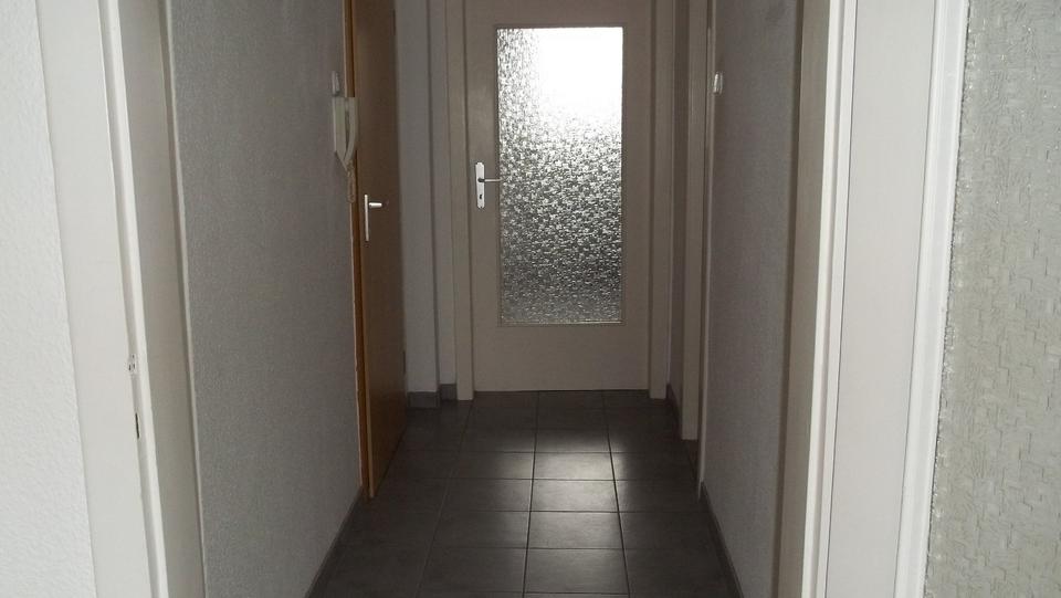 Dachgeschoßwohnung Duisburg Duisburg-Mitte - 2.5 Zimmer, 53 m&sup2;, 400&euro; | Angebot:26386927