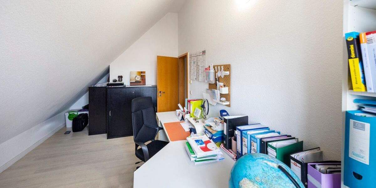 Reiheneckhaus mit 5 Zimmern und Garten in familienfreundlicher Lage von Osterath 5 zimmer