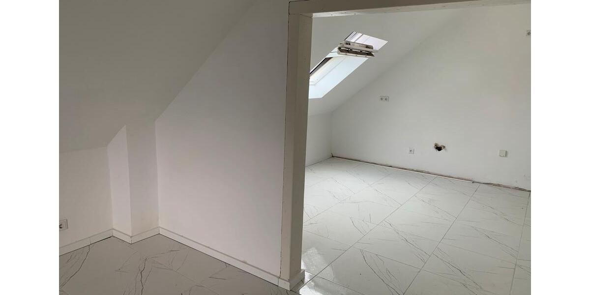 Dachgeschoßwohnung Mülheim an der Ruhr Rechtsruhr-Nord - 3.5 Zimmer, 85 m&sup2;, 850&euro; | Angebot:26120917