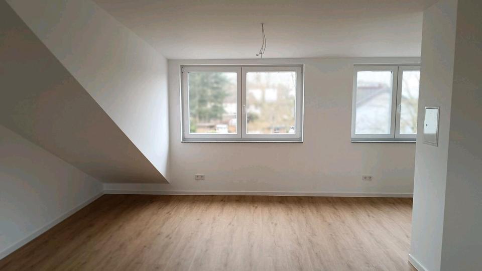 Dachgeschoßwohnung Bottrop Ebel - 2.5 Zimmer, 73 m&sup2;, 900&euro; | Angebot:25217928