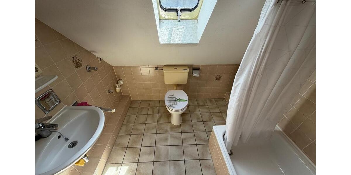 Dachgeschoßwohnung Duisburg Hochheide - 2.5 Zimmer, 40 m&sup2;, 170&euro; | Angebot:26389111