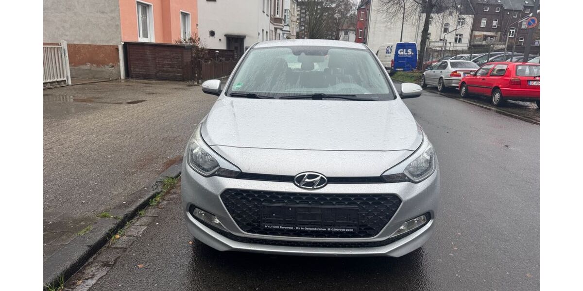 Hyundai i20 126.000 km 6.899 &euro; Gelsenkirchen 45879