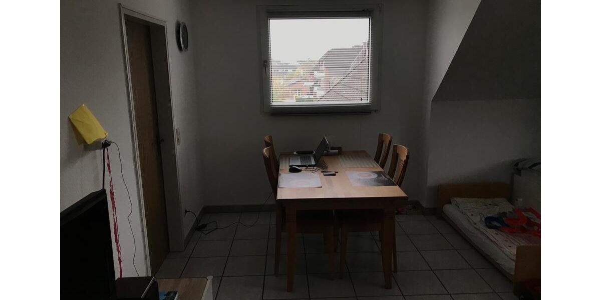 gemütliche DG-Wohnung, gut geschnitten 1 zimmer