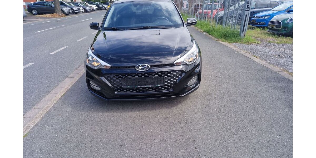 Hyundai i20 71.887 km 10.700 &euro; Düsseldorf 40549