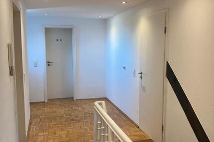 Stilvolle, lichtdurchflutete DG-Wohnung 3 zimmer