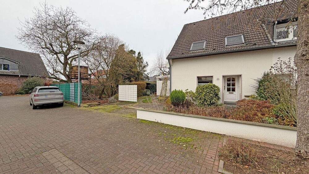 Doppelhaushälfte inklusive Nebengebäuden mit Gestaltungspotenzial in Alpen-Menzelen! 3 zimmer