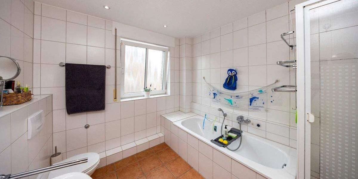 Reiheneckhaus mit 5 Zimmern und Garten in familienfreundlicher Lage von Osterath 5 zimmer