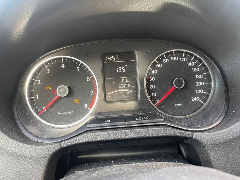 VW Polo 68.009 km 7.450 € Düsseldorf 40237