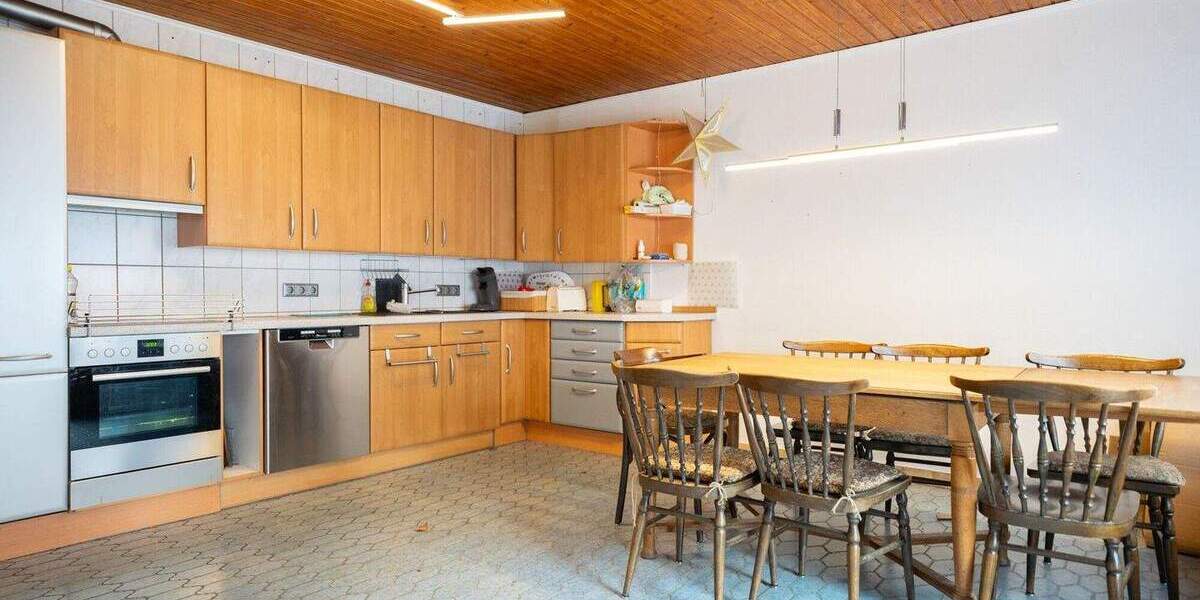 Traarer Wohnidylle: Zweifamilienhaus in ruhiger, unverbaubarer Feldrandlage 8 zimmer