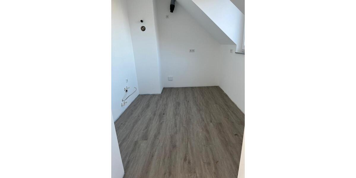 Dachgeschoßwohnung Krefeld Hüls - 2 Zimmer, 65 m&sup2;, 905&euro; | Angebot:26099129