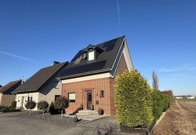 Haus zum Kaufen in Rheinberg 669.800 € 183.17 m²