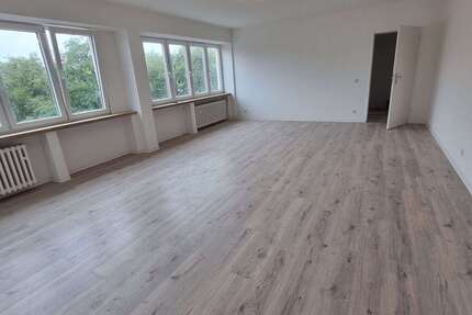Wohnung zum Mieten in Krefeld 1.090 € 107 m² 3 zimmer