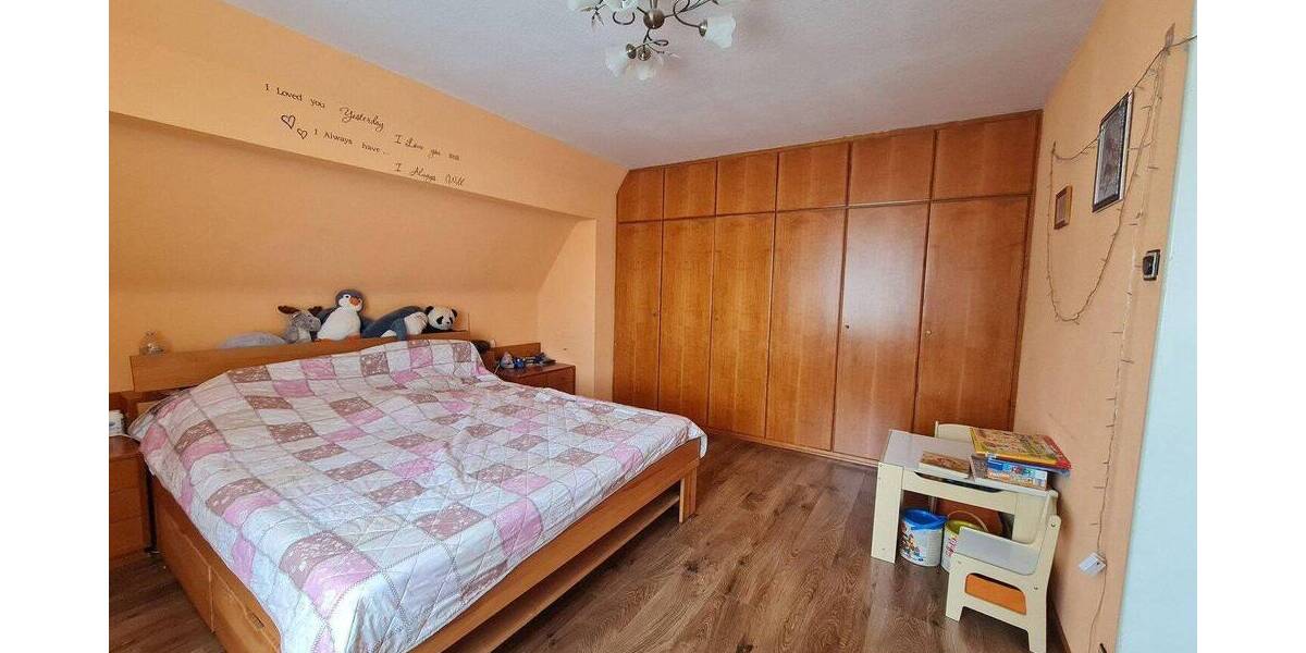 Einfamilienhaus Duisburg Hochemmerich - 9 Zimmer, 220 m&sup2;, 657.000&euro; | Angebot:26900580