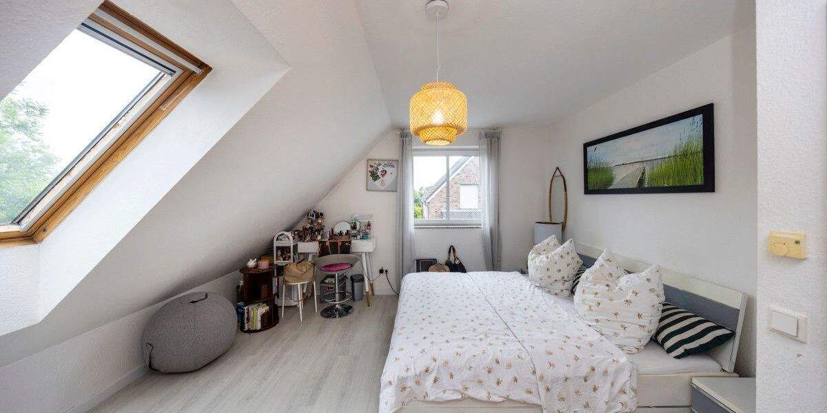 Reiheneckhaus mit 5 Zimmern und Garten in familienfreundlicher Lage von Osterath 5 zimmer