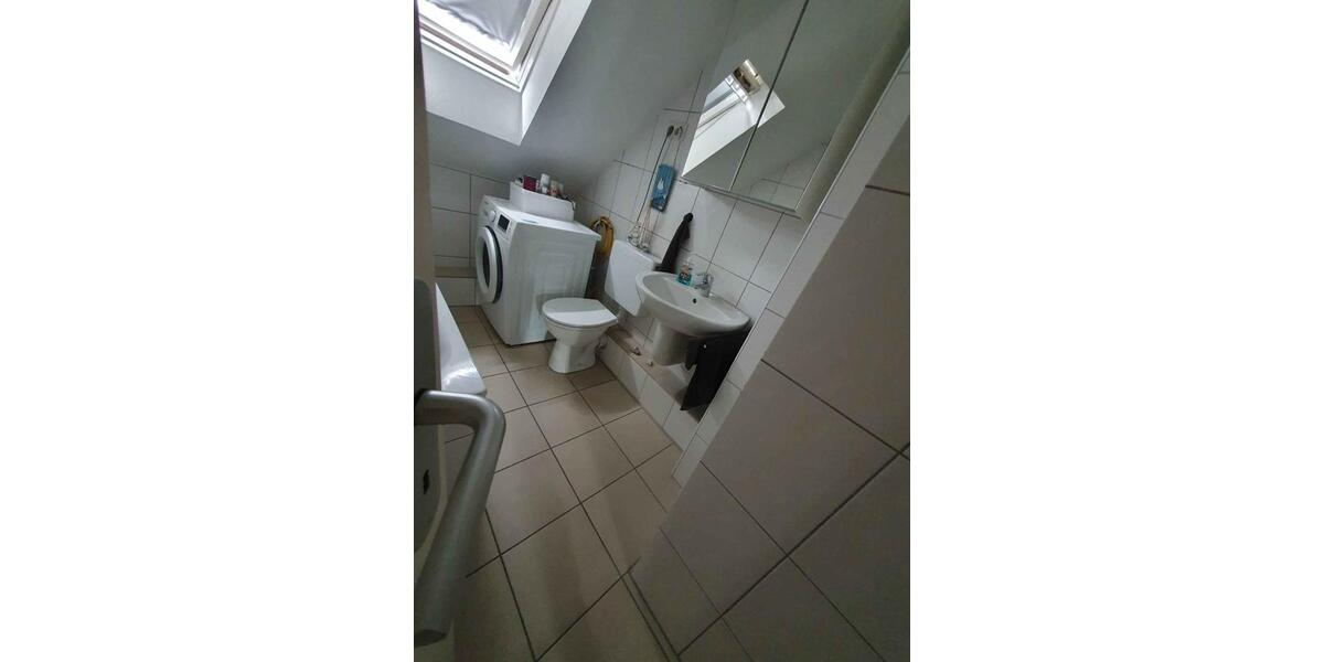 3 Zimmer DG-Wohnung mit Küche und Balkon in Fischeln 3 zimmer