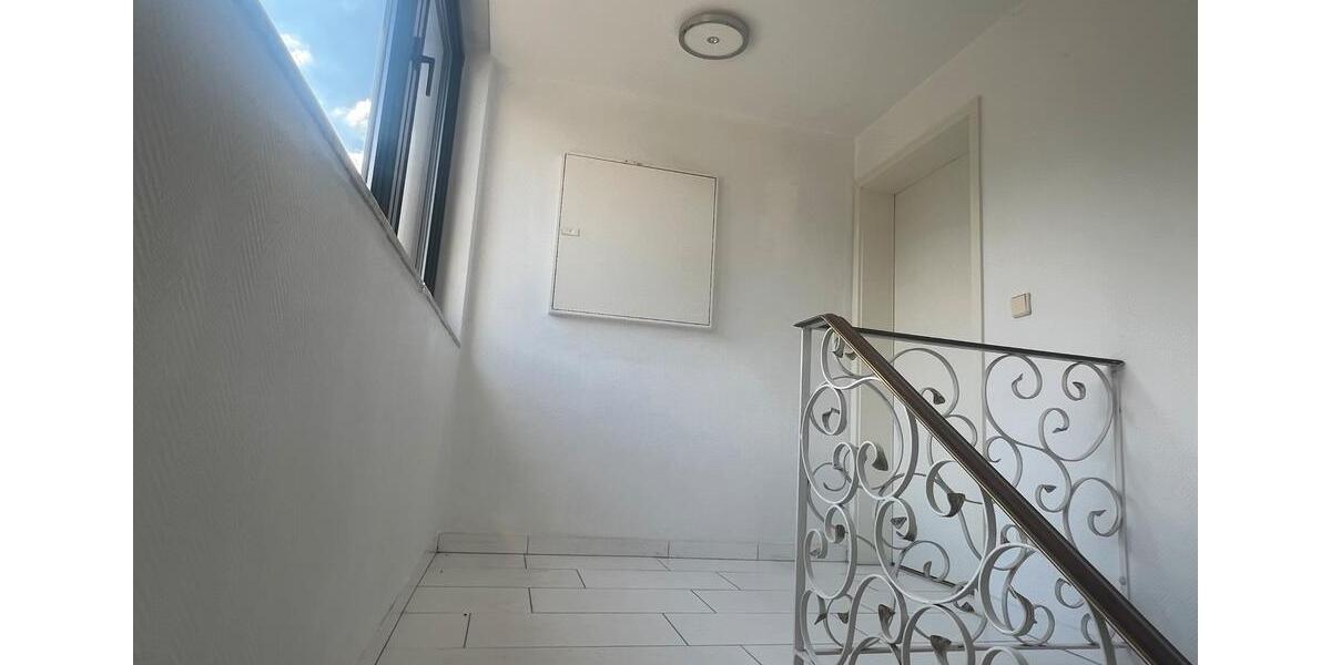 Dachgeschoßwohnung Heiligenhaus - 3 Zimmer, 106 m&sup2;, 900&euro; | Angebot:25182277