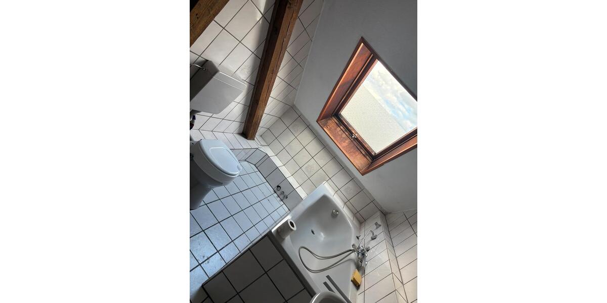 Dachgeschoßwohnung Krefeld Gartenstadt - 6 Zimmer, 109 m&sup2;, 330.000&euro; | Angebot:27413714