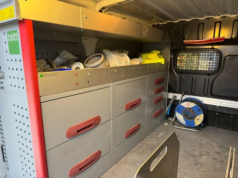 Ford Transit Tourneo Connect 143.000 km 4.900 € Oberhausen 46045