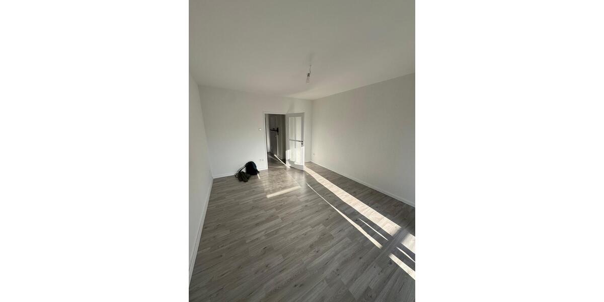 Dachgeschoßwohnung Duisburg Duisburg-Mitte - 1.5 Zimmer, 32 m&sup2;, 700&euro; | Angebot:26338757
