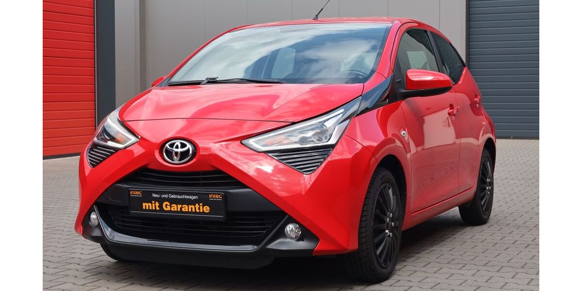 Toyota Aygo (X) 45.468 km 9.199 &euro; Oberhausen 46145