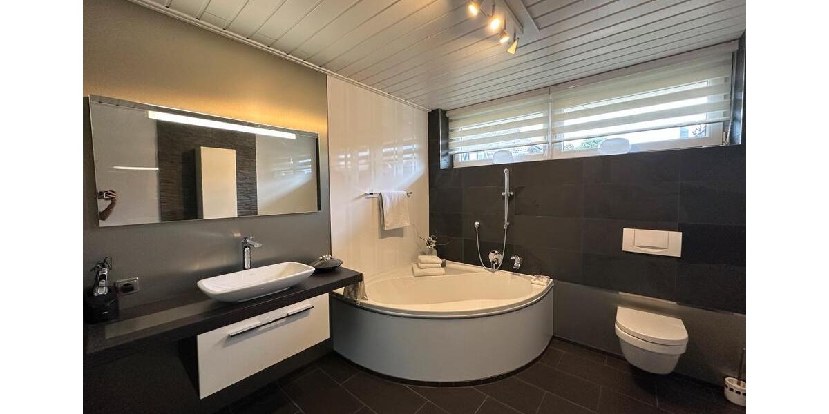 Leben auf einer Ebene-Bungalow mit Garage, Pool & Wohlfühlgarten 2 zimmer