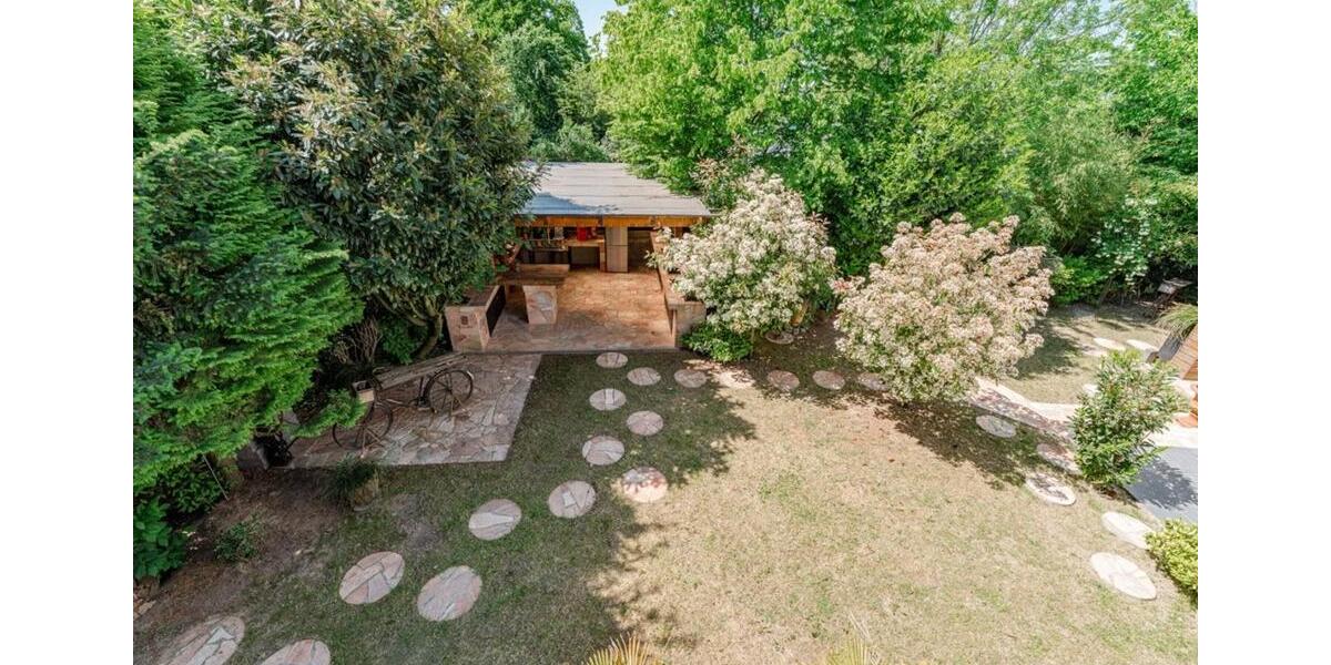 Einfamilienhaus Essen Stadtbezirk IX - 7 Zimmer, 307 m&sup2;, 300&euro; | Angebot:25396674