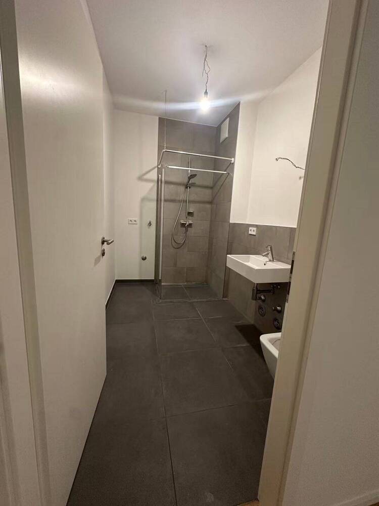Neu sanierte 5-Zimmer-Wohnung mit XXL-Balkon im Herzen von Düsseldorf