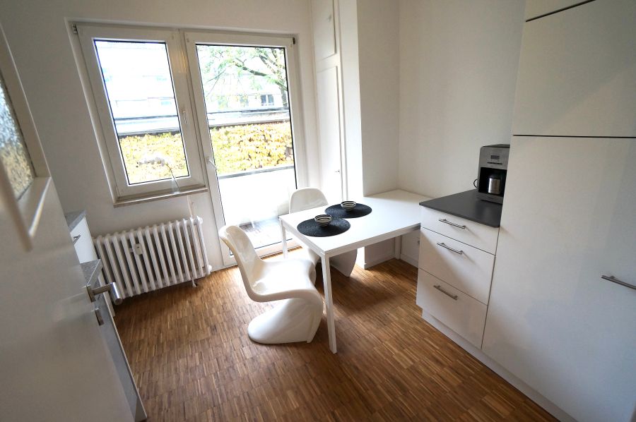 Sehr schöne 3 Zimmer Whg komplett möbliert ! Fußläufig zum HBf ! 3 zimmer