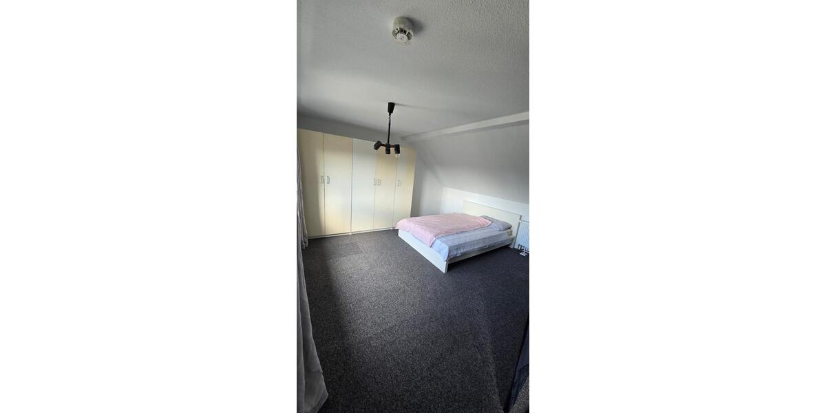 Dachgeschoßwohnung Krefeld Dießem - 1 Zimmer, 50 m&sup2;, 650&euro; | Angebot:25418586