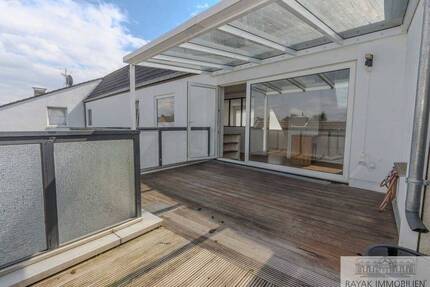Wohnen mit Weitblick - Stilvolle 4-Zimmer-Dachgeschoßwohnung mit Terrasse und Tiefgaragenplatz in ruhiger Lage von Düsseldorf-Benrath