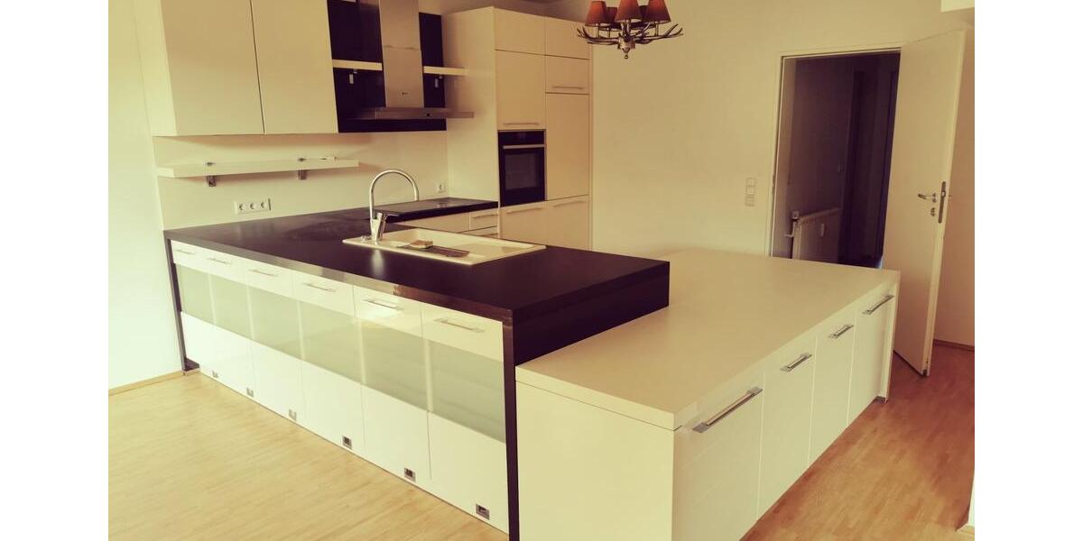 Familienfreundliche Eigentumswohnung in Düsseldorf-Düsselta 5.5 zimmer