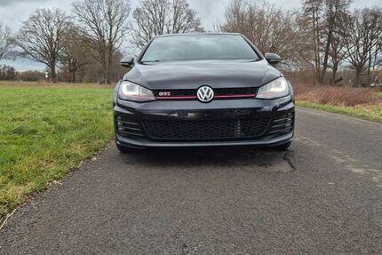 VW Golf 120.000 km 15.900 &euro; Tönisvorst 47918