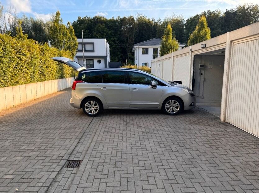 Peugeot 5008 176.500 km 7.850 € Bochum 44892