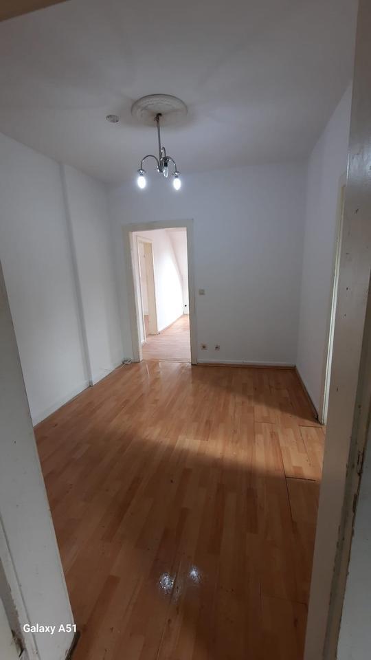 3 Zimmer Dachgeschoßwohnung in 47799 Krefeld