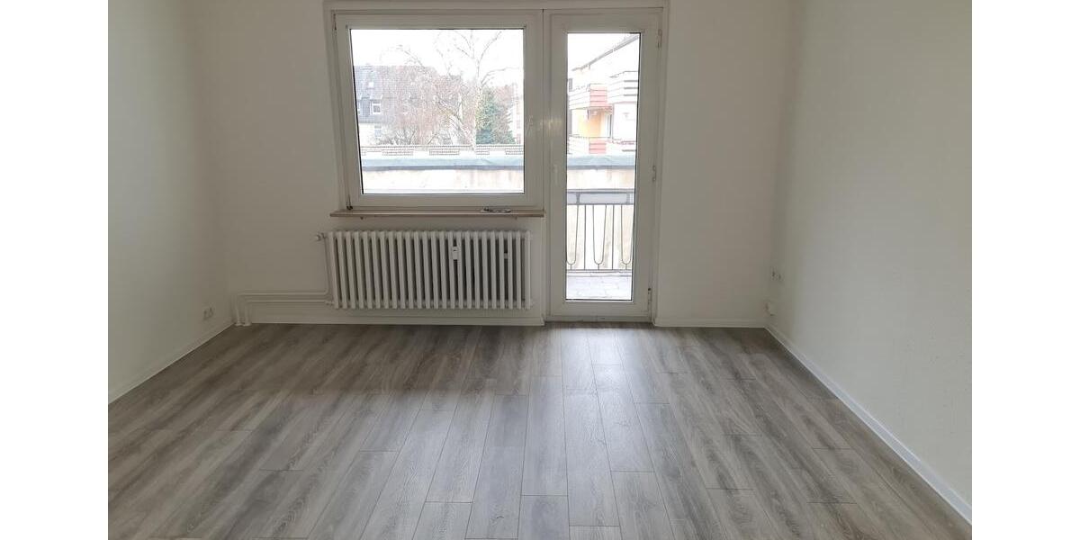 Renovierte 4-Zimmer-Wohnung mit Balkon zu vermieten! 1 Nettokaltmiete frei (2. Monat)* 4 zimmer