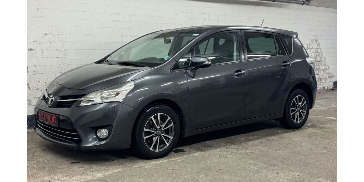 Toyota Verso 99.800 km 8.900 &euro; Düsseldorf 40468