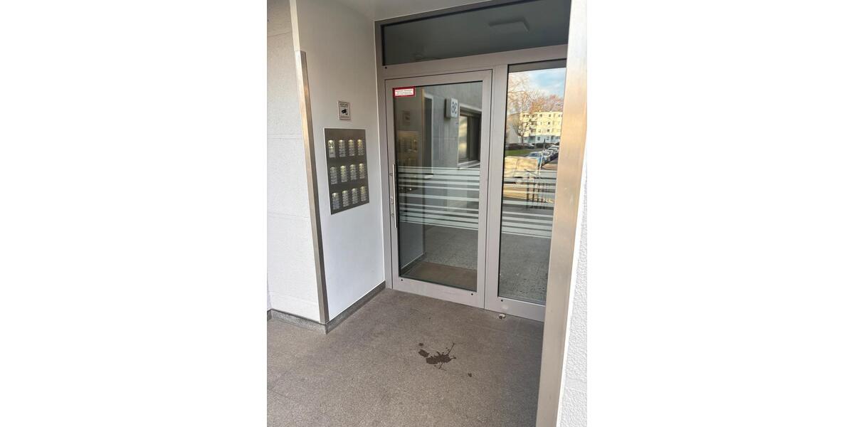 Teilsanierte 93m2 Erdgeschosswohnung mit 3,5 Zimmer 3.5 zimmer