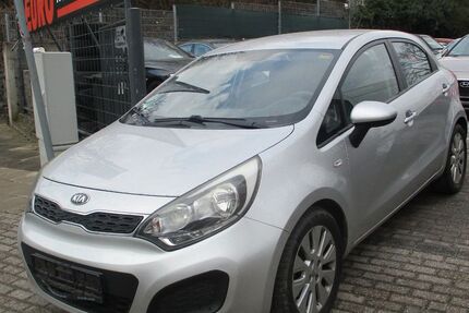 Kia Rio 75.000 km 5.999 &euro; Oberhausen 46149