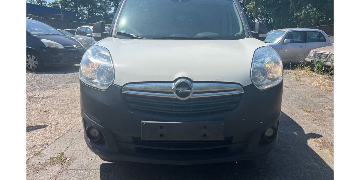 Opel Combo 96.000 km 4.990 &euro; Duisburg 47138
