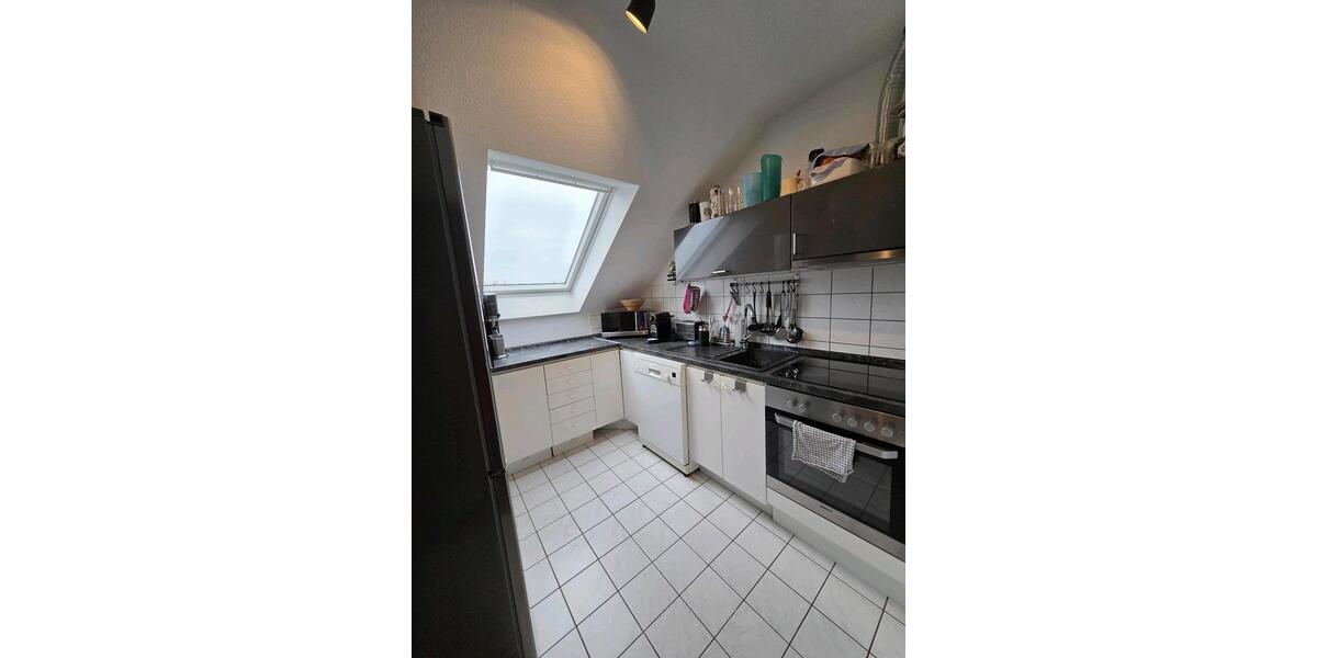 Klein Dachgeschosswohnung in der 4.Etage 2.5 zimmer