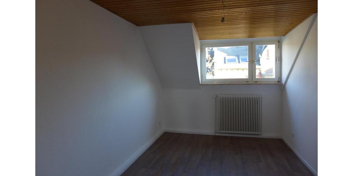 Dachgeschoßwohnung Düsseldorf Stadtbezirk 7 - 4 Zimmer, 96 m&sup2;, 1.200&euro; | Angebot:25478974