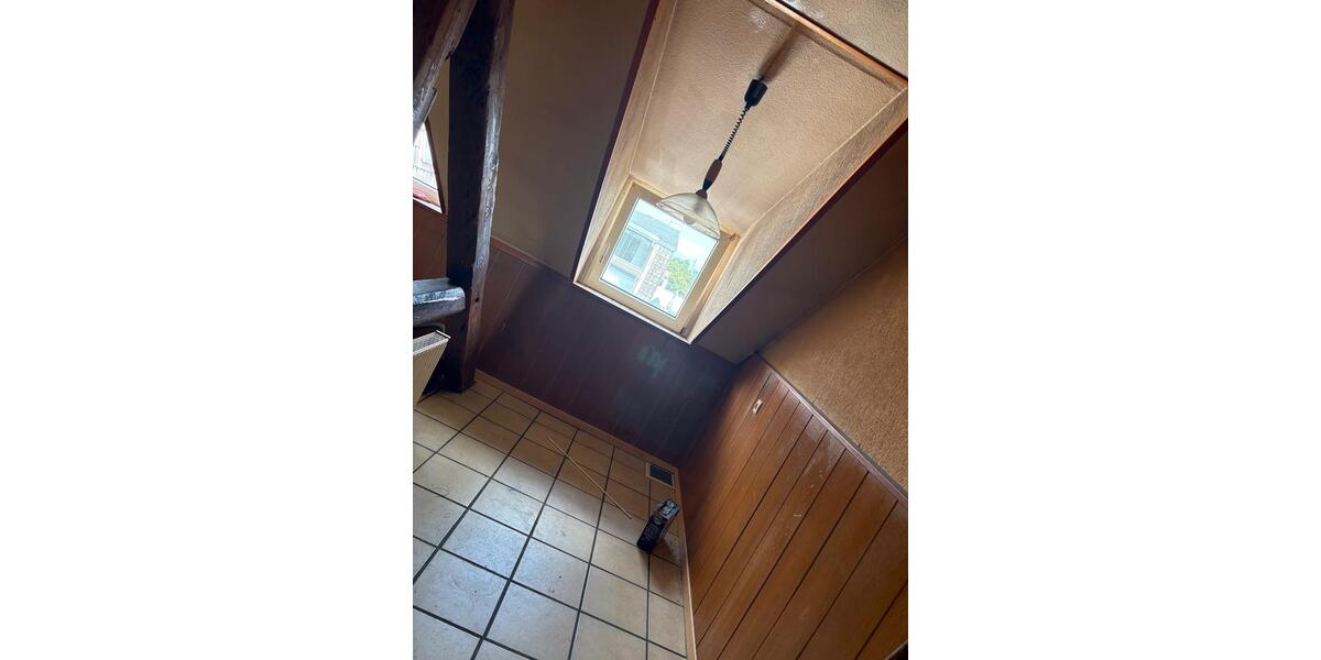 Dachgeschoßwohnung Krefeld Gartenstadt - 6 Zimmer, 109 m&sup2;, 330.000&euro; | Angebot:27413714