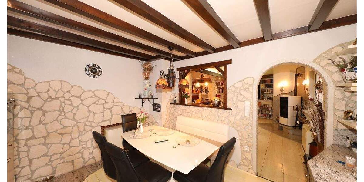 Reihenmittelhaus Düsseldorf Lierenfeld - 3 Zimmer, 130 m&sup2;, 425.000&euro; | Angebot:25631739