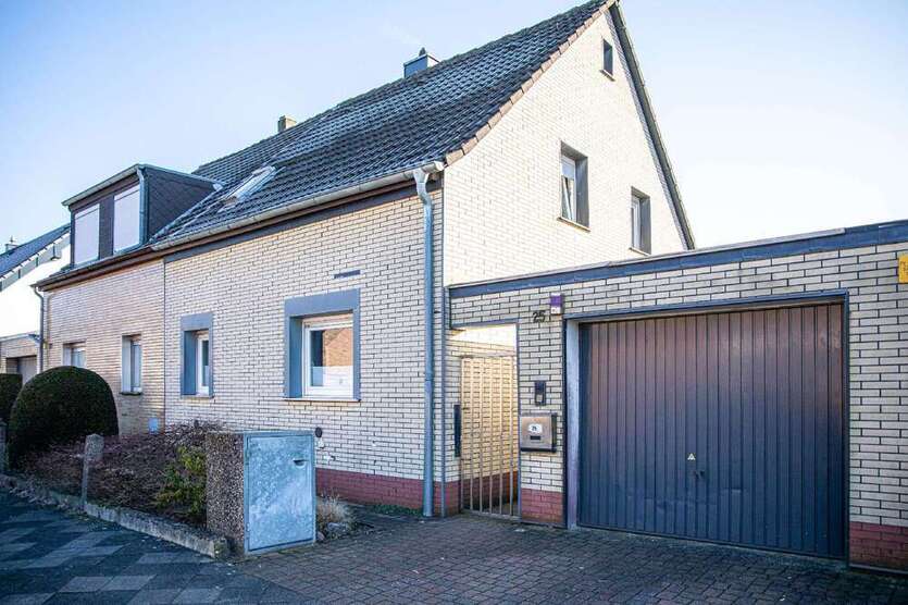 Haus zum Kaufen in Düsseldorf 450.000 € 93 m²
