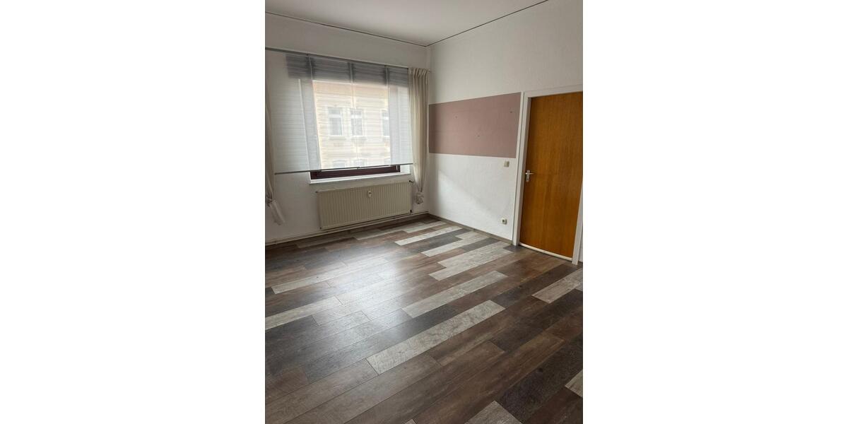 Etagenwohnung Essen Stadtbezirk VI - 5 Zimmer, 120 m&sup2;, 700&euro; | Angebot:25054980